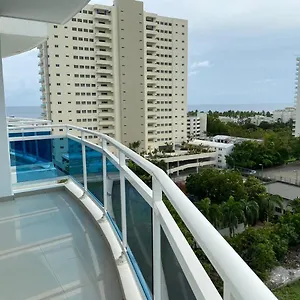 Lujoso Apto De Playa Piscina Jacuzzi Apartamento