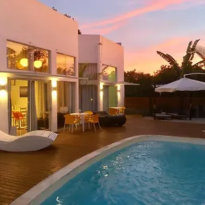 stylish-beach-house-with-pool.santa-catarina-brasil.com/